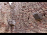 06872 ostia - regio i - insula ix - caseggiato del larario (i,ix,3) - raum 15 - weststseite - wanddetail - 09.2022.jpg